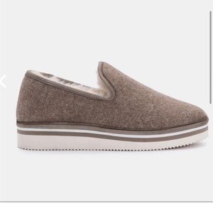 LIKE NEW! Dolce Vita Herve Sherpa Faux Fur Lined Slip On Sneaker in Nude Beige